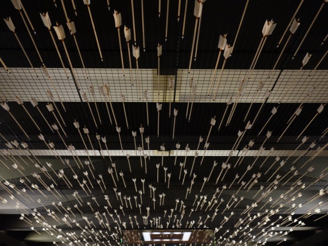 三国志展　矢オブジェ
