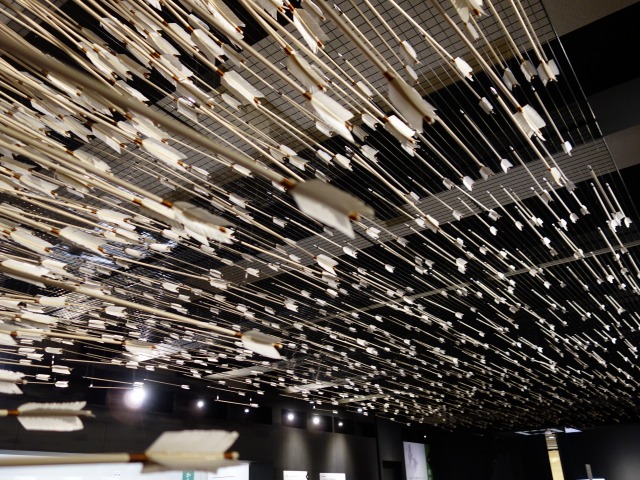三国志展　矢オブジェ