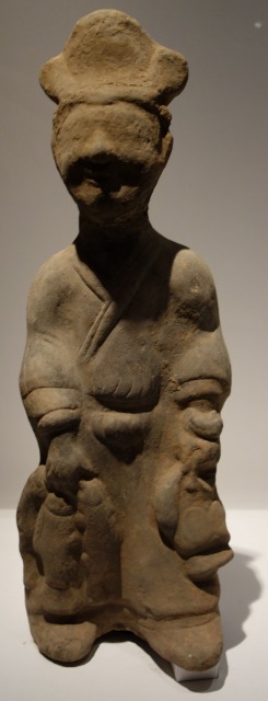 三国志展　女子俑