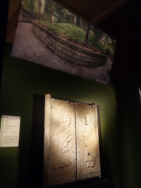 三国志展　墓門
