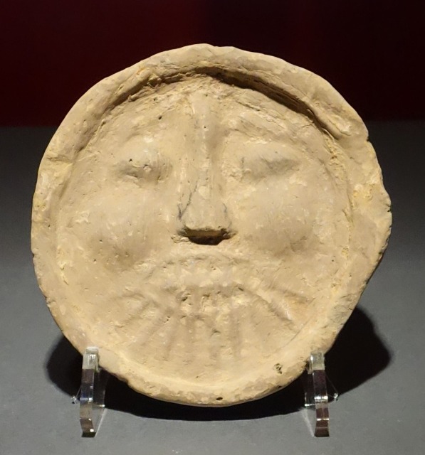 三国志展　人面文瓦