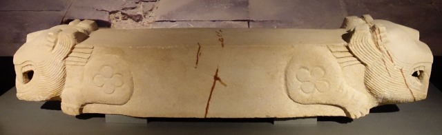 三国志展　虎形棺座