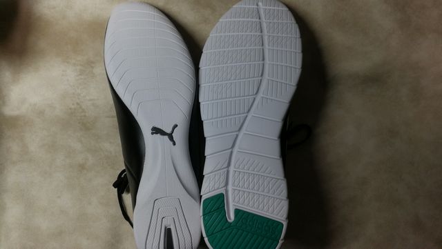 ドライビングシューズ